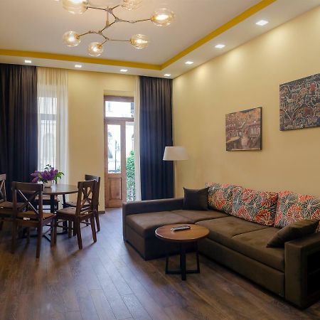 Home@97 On Aghmashenebeli Avenue Tbilisi ภายนอก รูปภาพ