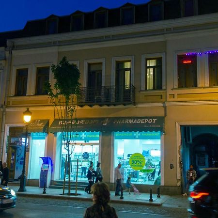 Home@97 On Aghmashenebeli Avenue Tbilisi ภายนอก รูปภาพ