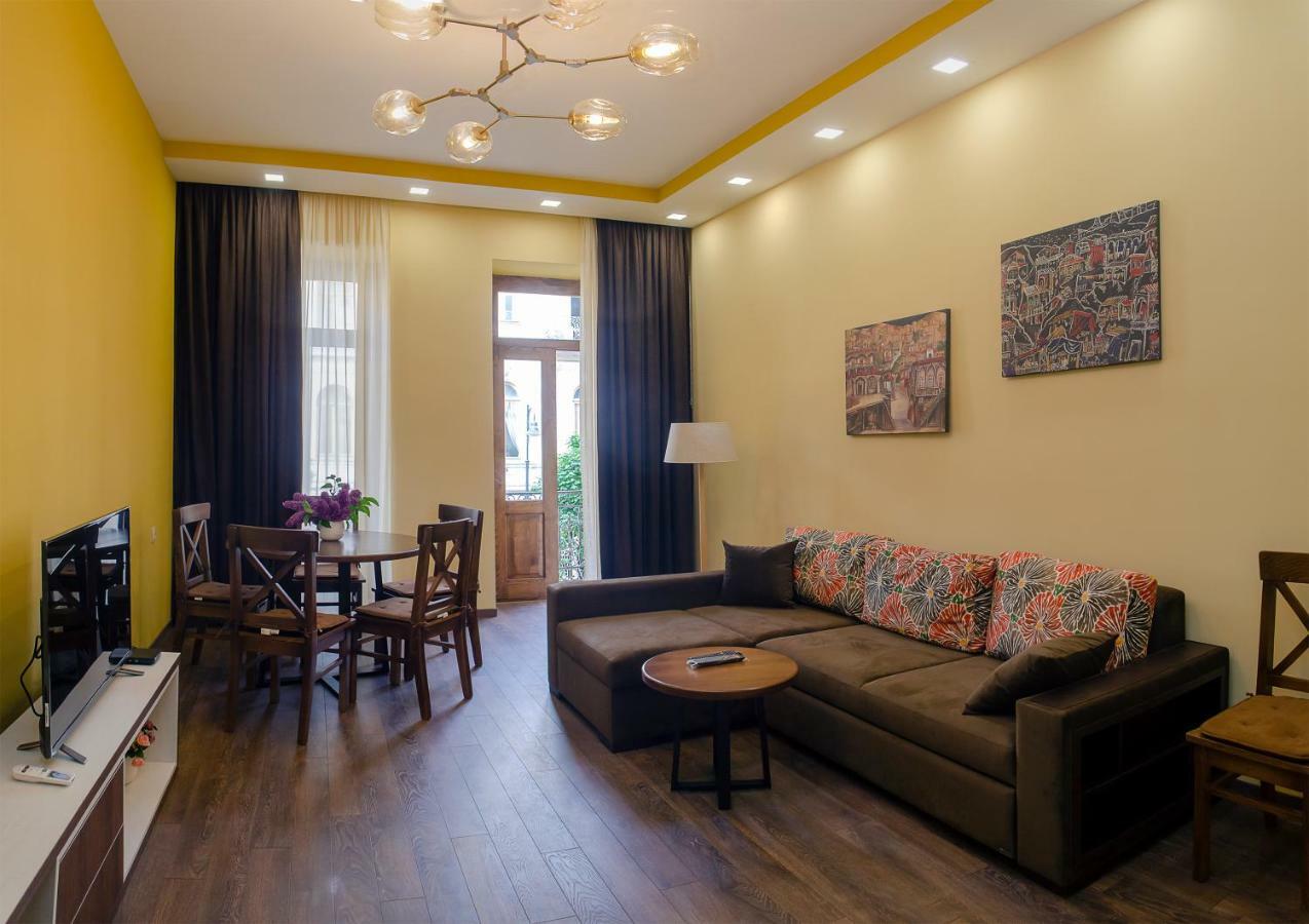 Home@97 On Aghmashenebeli Avenue Tbilisi ภายนอก รูปภาพ