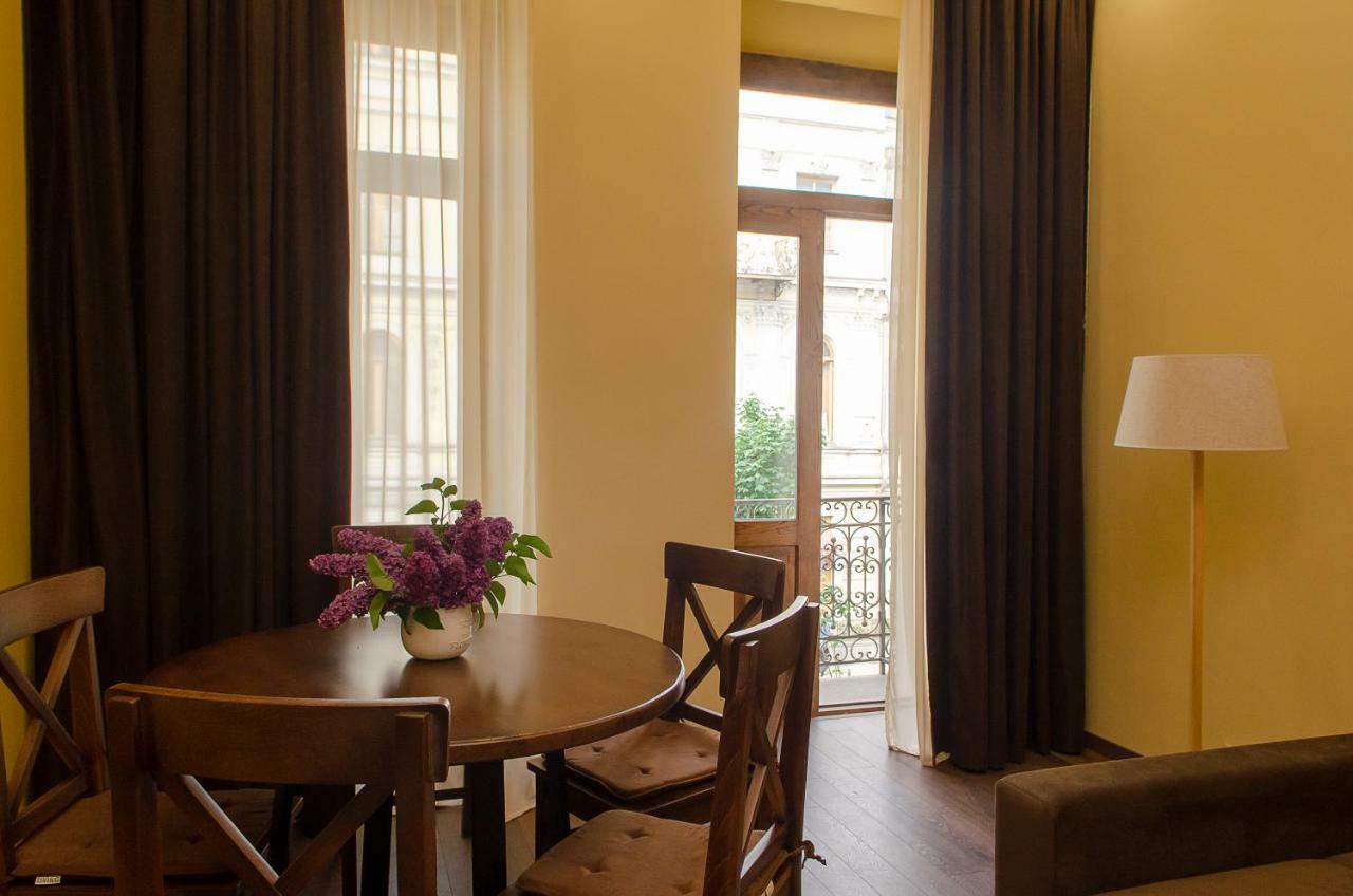 Home@97 On Aghmashenebeli Avenue Tbilisi ภายนอก รูปภาพ