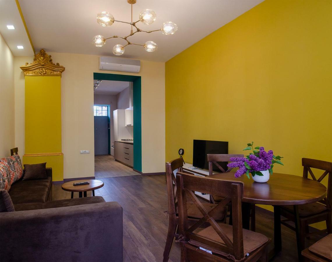 Home@97 On Aghmashenebeli Avenue Tbilisi ภายนอก รูปภาพ